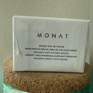 Monat Eye De-Puffer - White